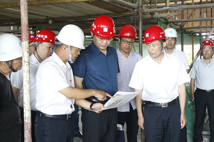 市住房建设管理局党组书记,局长崔建华,市城投集团党委书记,董事长薄